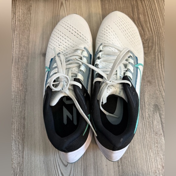 Nike Women’s Air Zoom Pegasus - Picture 4 of 5